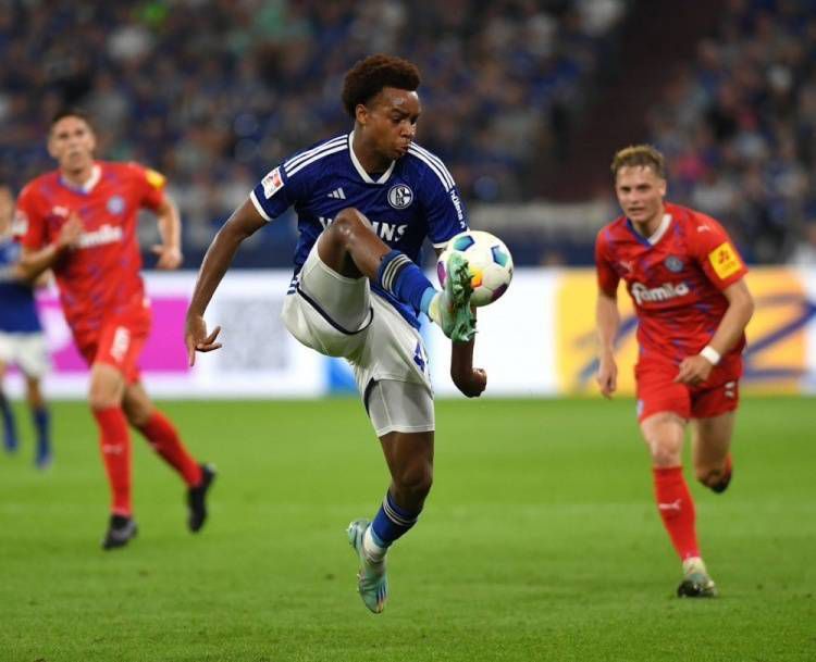 脱衣服的漂亮姐姐