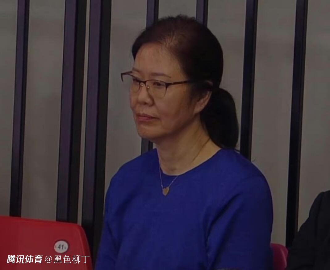 娇妻玩3p被三个男人伺候视频