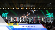 宁荣荣张开双腿被强视频